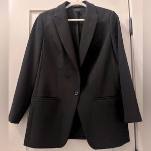 Express Supersoft Twill Blazer one button. Size L. Lined with shoulder pads.